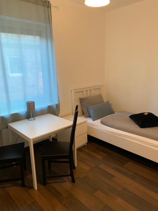 Zum Armen Mann Bed & Breakfast Düsseldorf Dış mekan fotoğraf